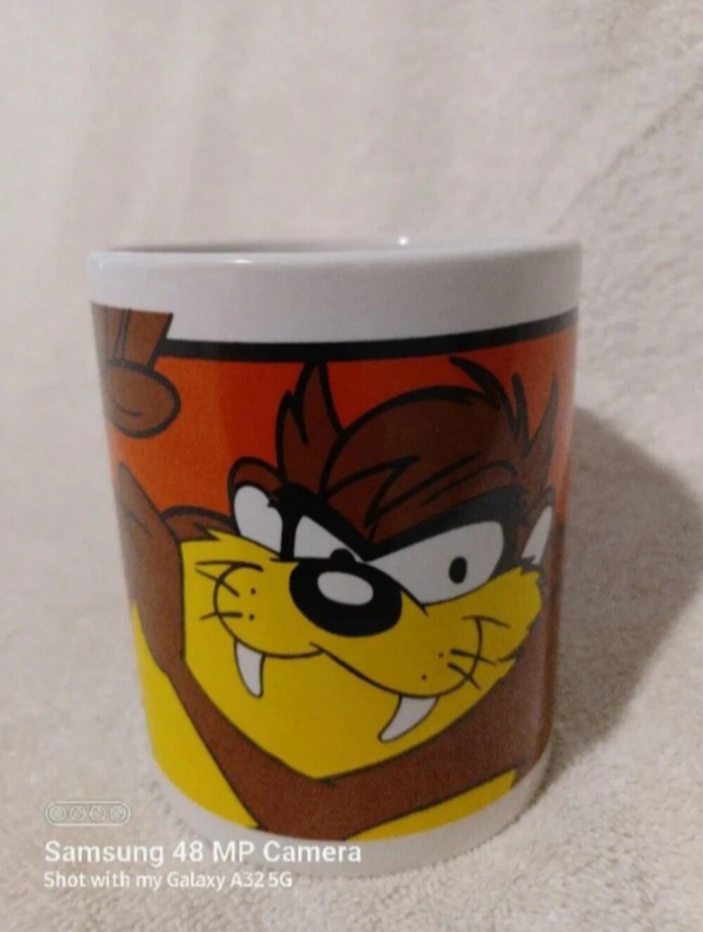 Vintage Looney tunes Tasmanian Devil flexing muscle coffee mug